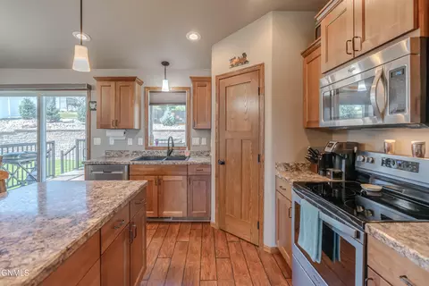 1006 Calvert Dr, Bismarck, ND 58503 photo 11