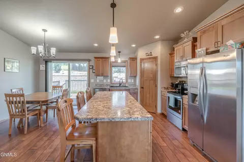 1006 Calvert Dr, Bismarck, ND 58503 photo 10