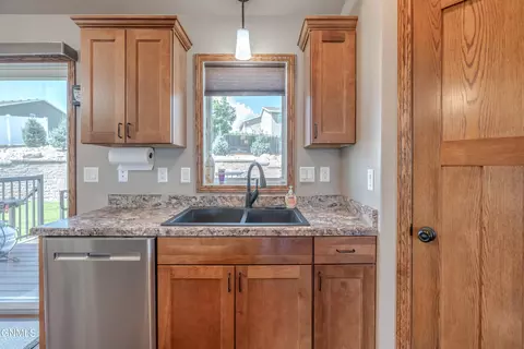 1006 Calvert Dr, Bismarck, ND 58503 photo 14