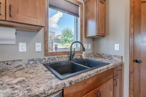 1006 Calvert Dr, Bismarck, ND 58503 photo 15
