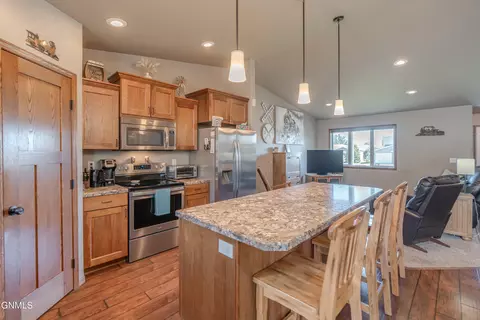 1006 Calvert Dr, Bismarck, ND 58503 photo 18
