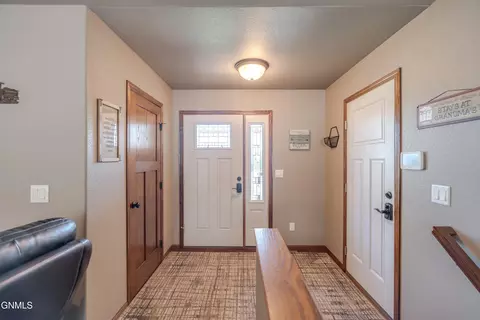 1006 Calvert Dr, Bismarck, ND 58503 photo 7