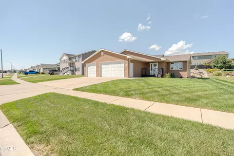 1006 Calvert Dr, Bismarck, ND 58503 photo 57