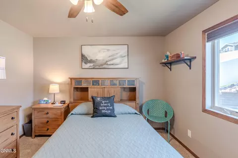 1006 Calvert Dr, Bismarck, ND 58503 photo 26