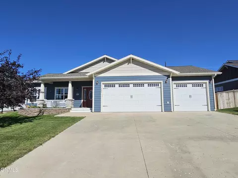 508 6th St NE, Watford City, ND 58854