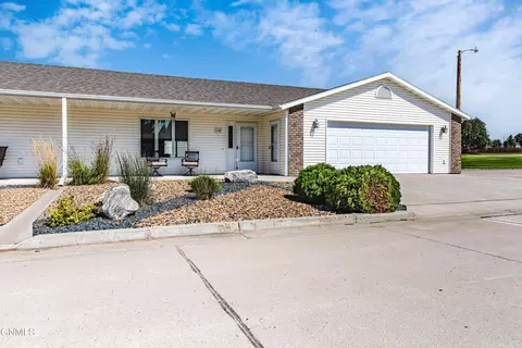 1148 Lakota Ln, Lincoln, ND 58504