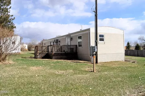 108 1st St N, Braddock, ND 58524