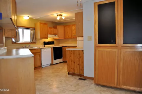 108 1st St N, Braddock, ND 58524 photo 4