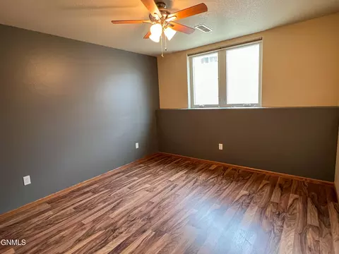 1178 7th St E, Dickinson, ND 58601 photo 21