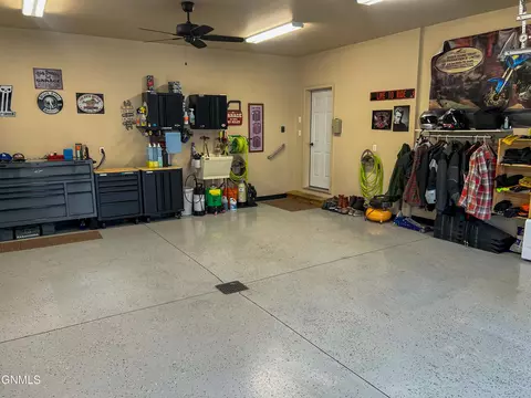1178 7th St E, Dickinson, ND 58601 photo 25