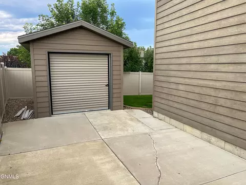 1178 7th St E, Dickinson, ND 58601 photo 28