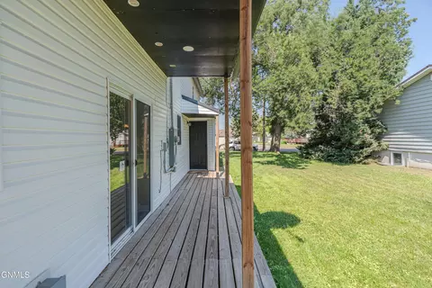 Exterior - 607 3rd St SW, Mandan, ND 58554 photo 4 of 8