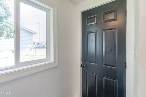 Entry Way - 607 3rd St SW, Mandan, ND 58554 photo 3 of 5