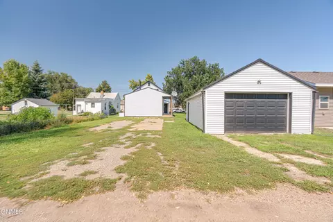 Exterior - 607 3rd St SW, Mandan, ND 58554 photo 8 of 8