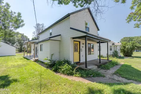 607 3rd St SW, Mandan, ND 58554