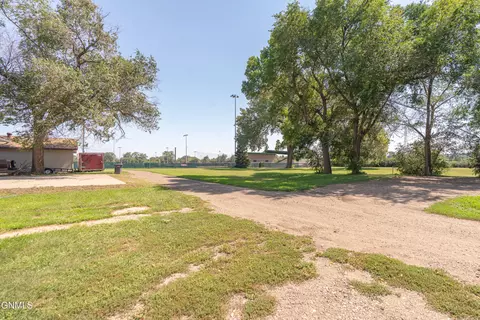 Exterior - 607 3rd St SW, Mandan, ND 58554 photo 7 of 8