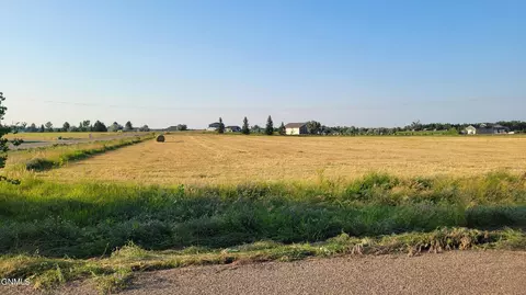615 Apple Ridge Rd, Menoken, ND 58558