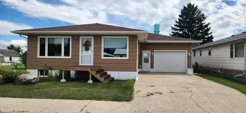 207 Roosevelt Ave, Underwood, ND 58576