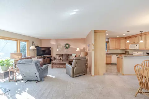 604 5th Ave NW, Mandan, ND 58554 photo 6