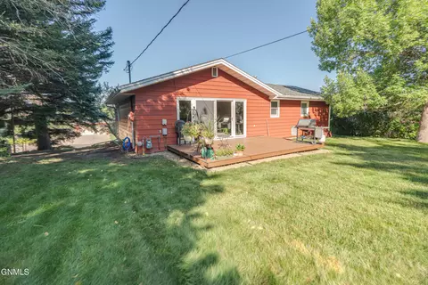 604 5th Ave NW, Mandan, ND 58554 photo 4