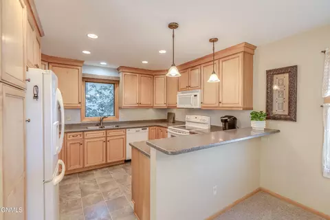 604 5th Ave NW, Mandan, ND 58554 photo 10