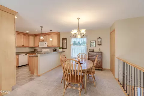 604 5th Ave NW, Mandan, ND 58554 photo 8