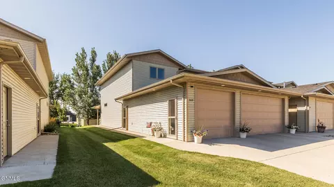 749 Compass Loop, Bismarck, ND 58504