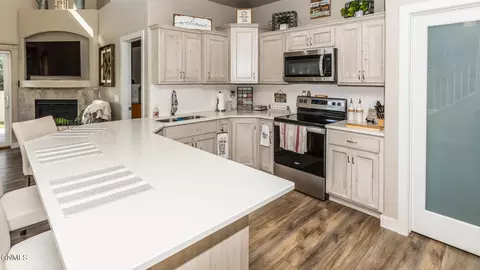 749 Compass Loop, Bismarck, ND 58504 photo 4