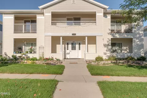 1934 N 16th St, Bismarck, ND 58501