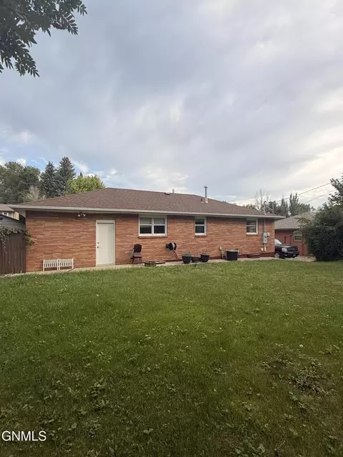 1105 6th St NW, Mandan, ND 58554