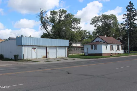 924 6th Ave SE, Jamestown, ND 58401