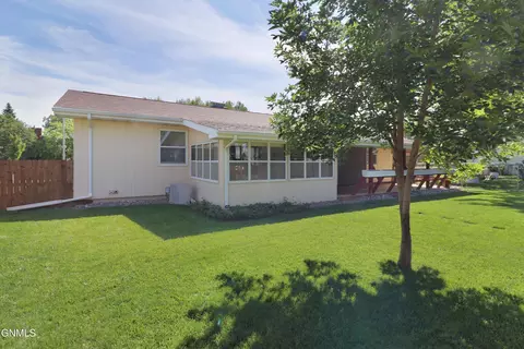 2115 2nd Ave E, Williston, ND 58801 photo 5