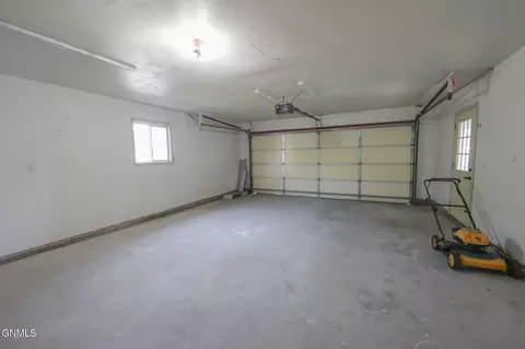 1606 10th Ave W, Williston, ND 58801 photo 41