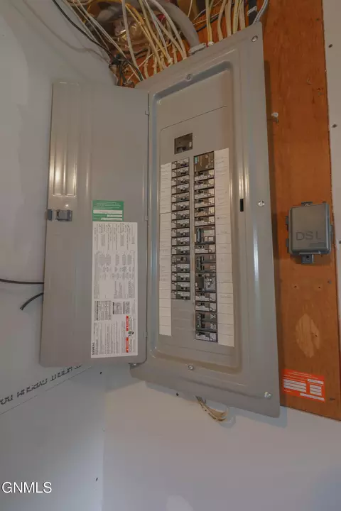 1606 10th Ave W, Williston, ND 58801 photo 35