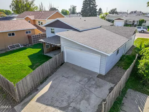 1606 10th Ave W, Williston, ND 58801 photo 3