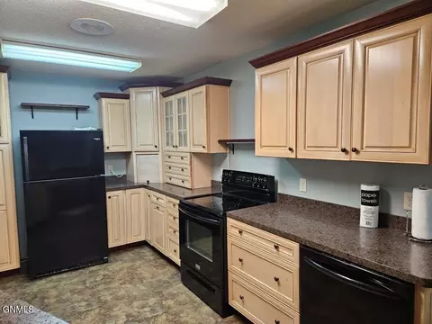 Kitchen - 426 E Street St N, Hebron, ND 58638 photo 4 of 8