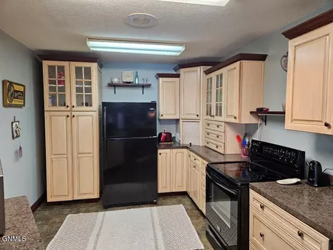 Kitchen - 426 E Street St N, Hebron, ND 58638 photo 5 of 8