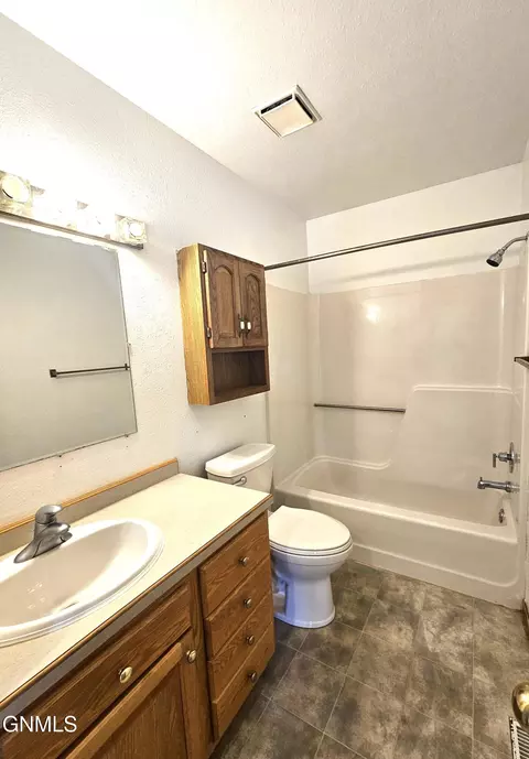 Bath - 67 17 St E, Dickinson, ND 58601 photo 1 of 2