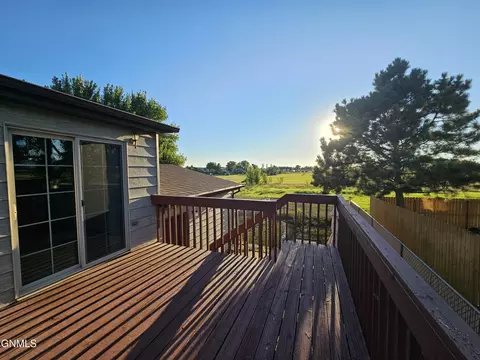 Exterior - 67 17 St E, Dickinson, ND 58601 photo 3 of 3