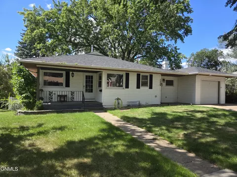 1324 2nd St, Bismarck, ND 58501