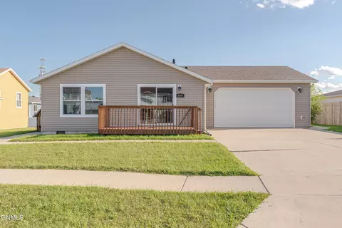 3247 Bethany Loop, Bismarck, ND 58503