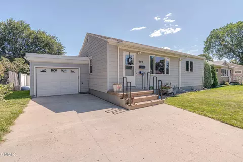 1409 11th St N, Bismarck, ND 58501