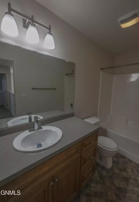 2726 28th St W, Williston, ND 58801 photo 18