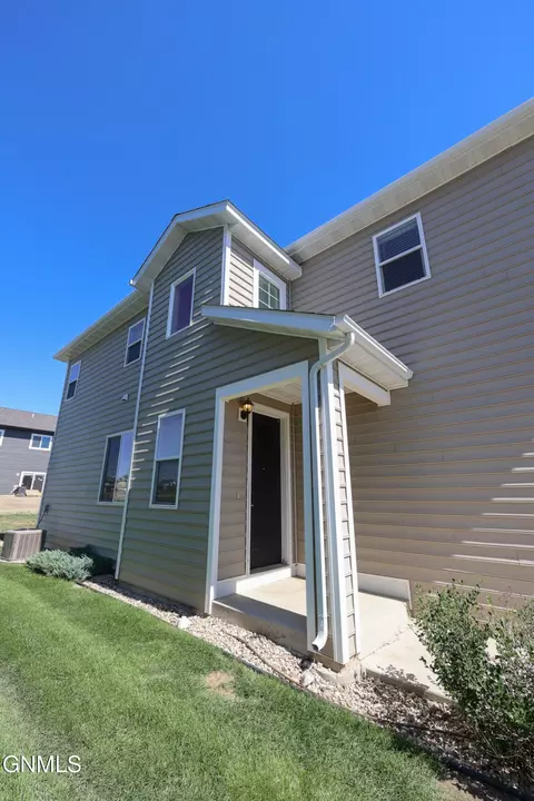 2726 28th St W, Williston, ND 58801 photo 2
