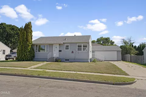 1715 7th St, Bismarck, ND 58501