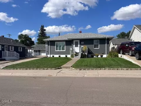 218 Laurel Ave, Plentywood, MT 59254