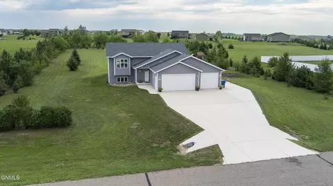 6913 Beaver Creek Rd, Bismarck, ND 58504