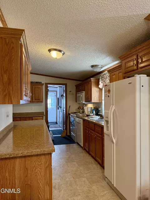 3415 1st Ave E, Williston, ND 58801 photo 6