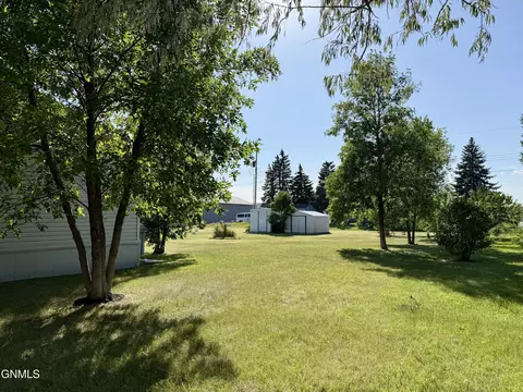 3415 1st Ave E, Williston, ND 58801 photo 3