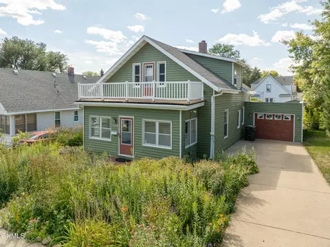 209 9th Ave NW, Mandan, ND 58554